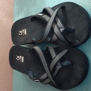 TEVA SANDALS SZ 6